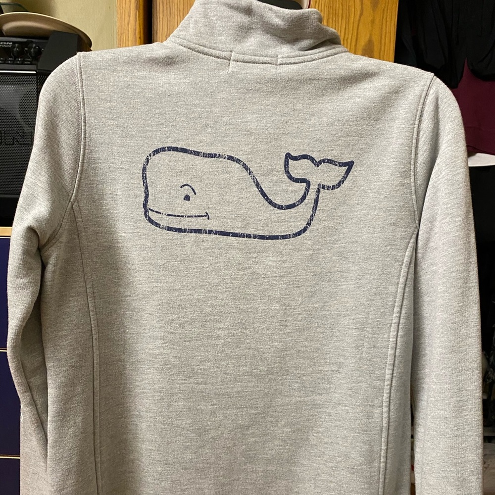 Vineyard vines sweatshirt